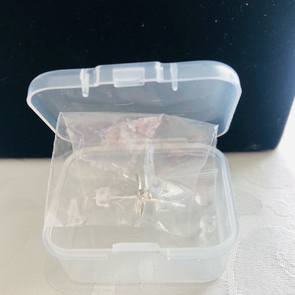 Elegant Mini Pure 925 Silver Bow Earrings - Picture 9 of 10